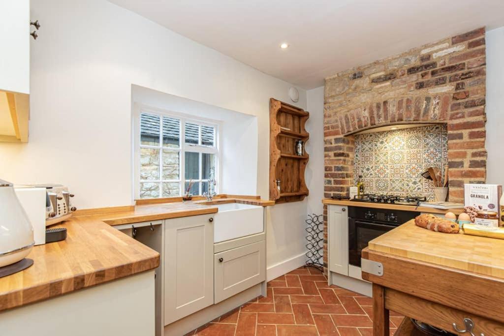 Oxfordshire Living - The Bowler Hat Cottage - וודסטוק מראה חיצוני תמונה
