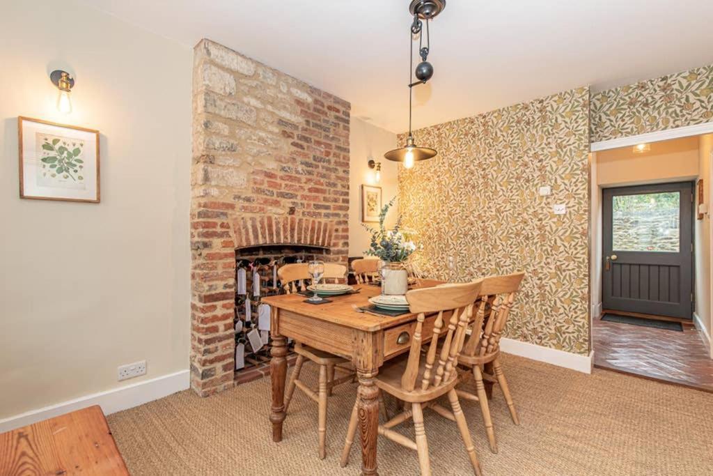 Oxfordshire Living - The Bowler Hat Cottage - וודסטוק מראה חיצוני תמונה